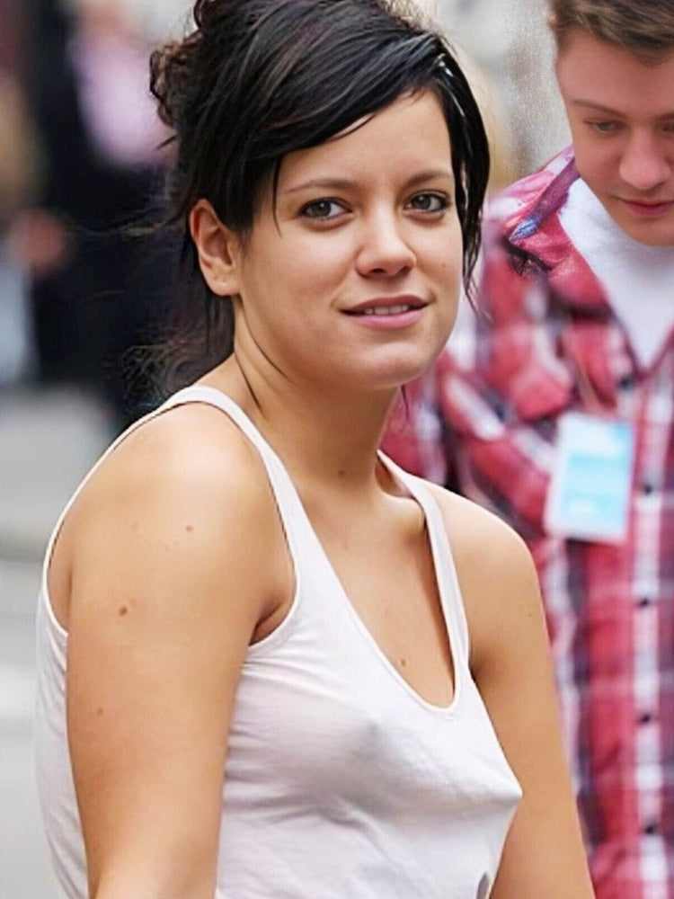 Lily Allen 8.5 x 11 Candid Color Photograph Art Print Photo Picture Collectibles:Photographic Images:Photographs Style Your Walls